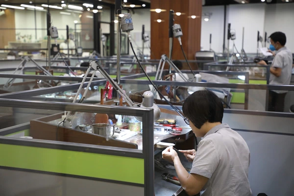 Headquarters & Diamond Cultivation Center